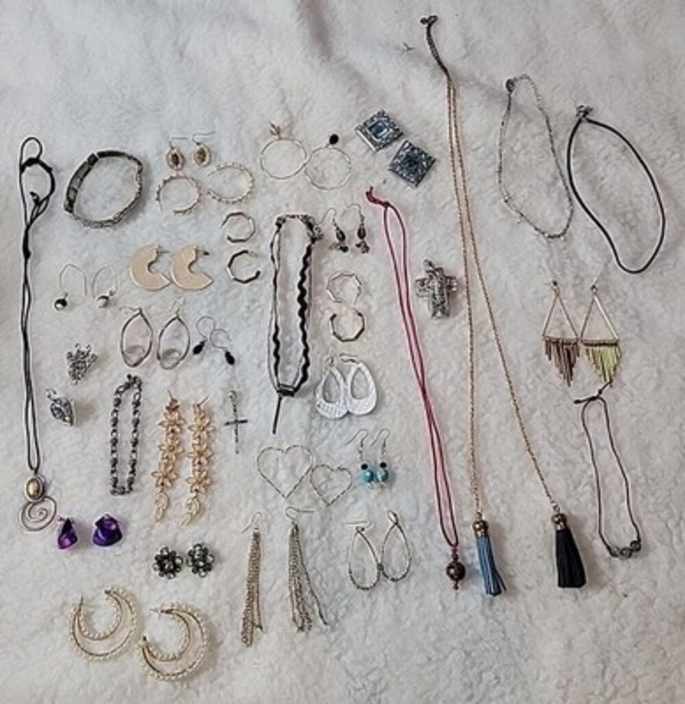 Jewelry CRAFT Lot Junk Repurpose Repair Harvest For Crafts Earring Pairs 1